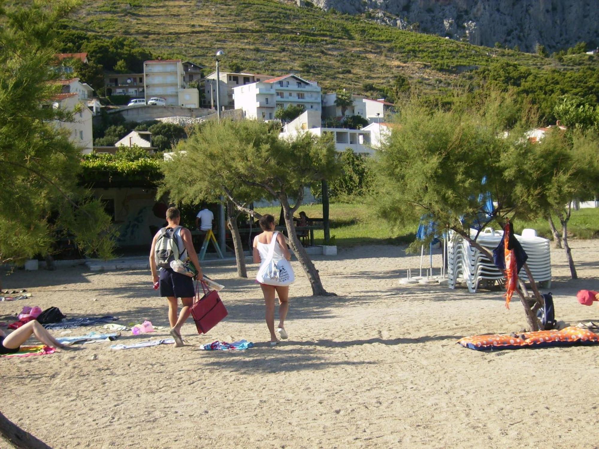 Apartments Ante Omis Exterior photo